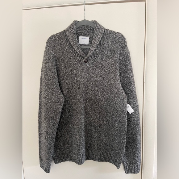 Old Navy Sweater - Picture 1 of 3
